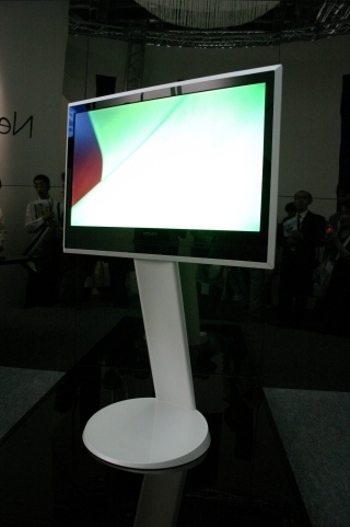 Illustration for article titled Hitachi New Style TV Is Only 0.75-inches Thin, Looks Retro-Amazing